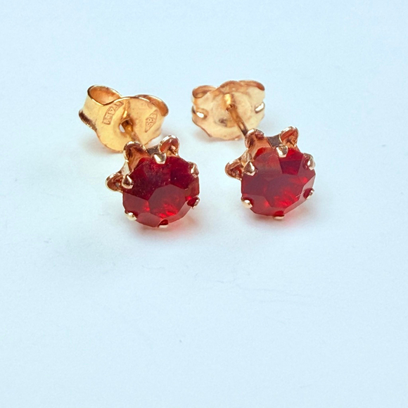 14K Solid Yellow Gold Jacmel Mauritius JCM Ruby Red Glass Stud Vintage Earrings - Picture 2 of 10